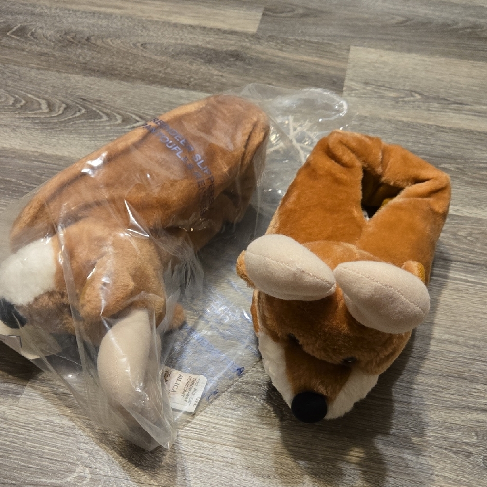 Avon NIP Reindeer Slippers Sz 7/8